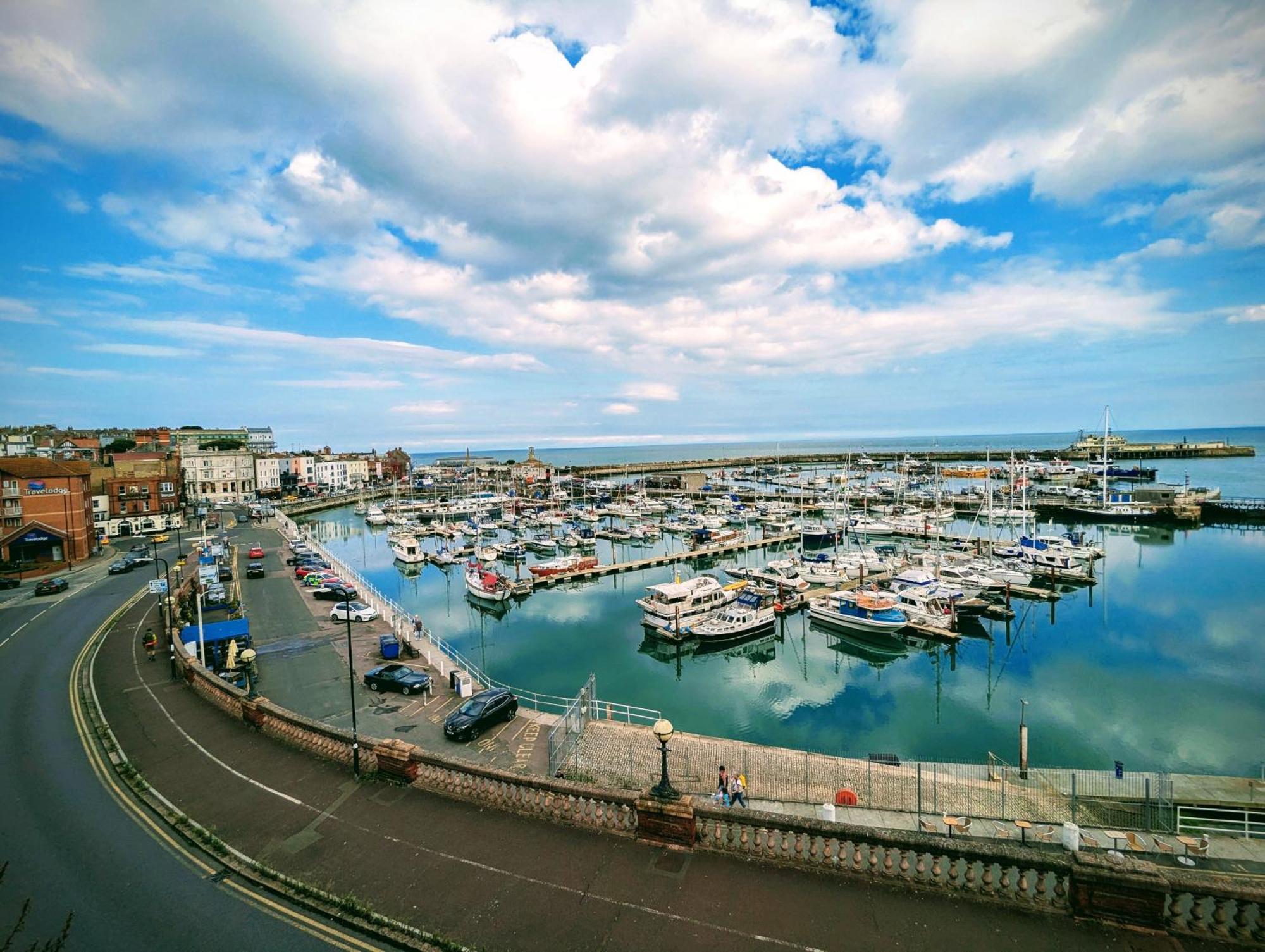 Beachside Bliss In Heart Of Town Apartment Ramsgate Exterior photo